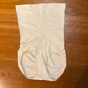 XL Spanx high waist panty shape wear in excellent used condition